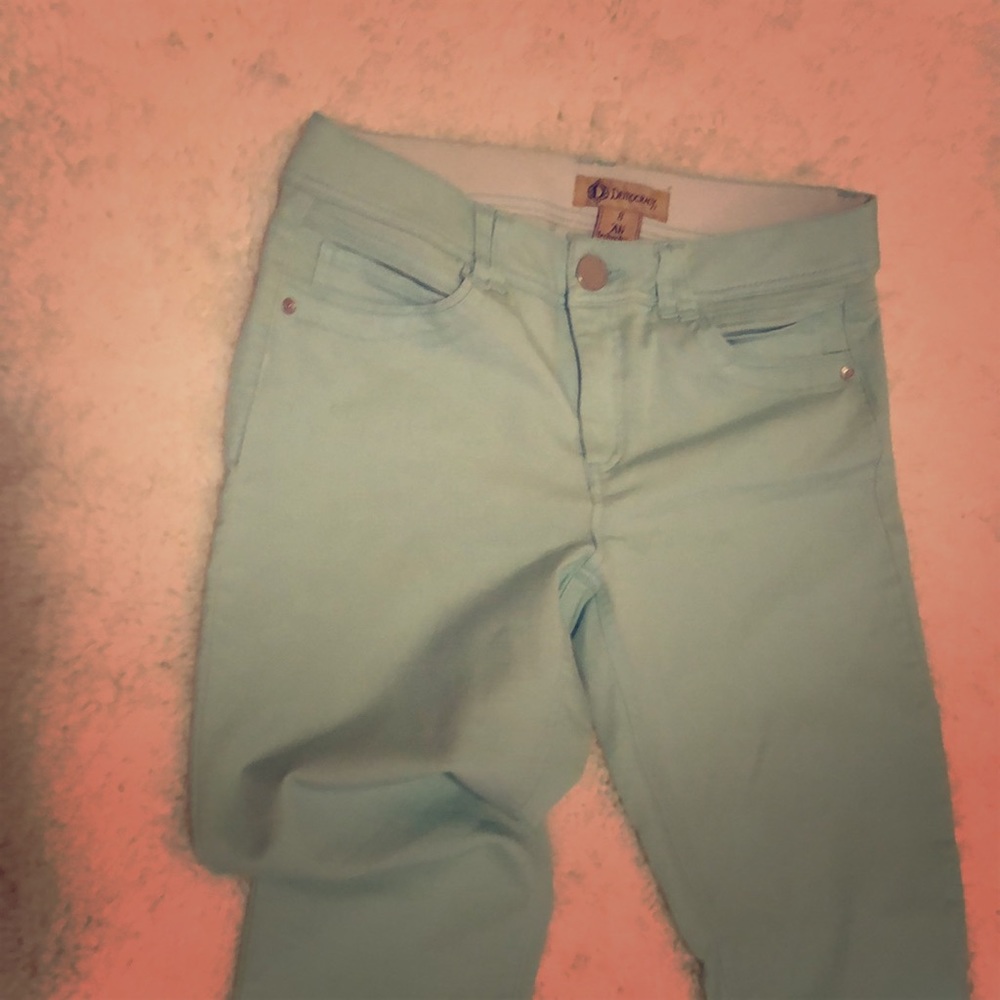 Light green skinny pants, with ab control
